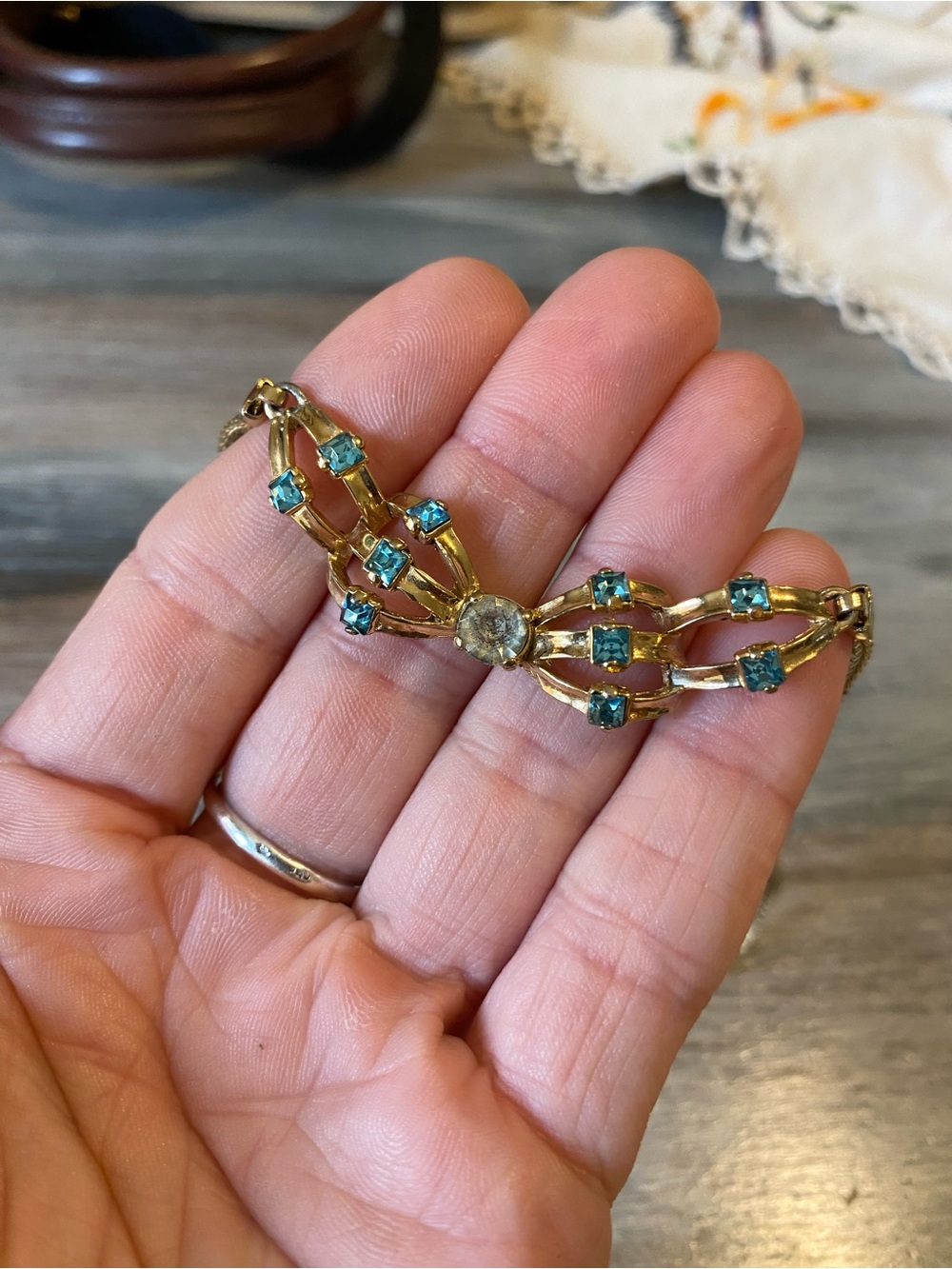 gold-tone choker necklace vintage blue and clear stones jewelry - Picture 4 of 6